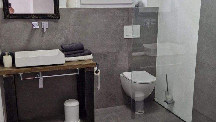 Bad kleine Wohnung Erdgeschoß.jpg