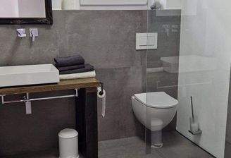 Bad kleine Wohnung Erdgeschoß.jpg