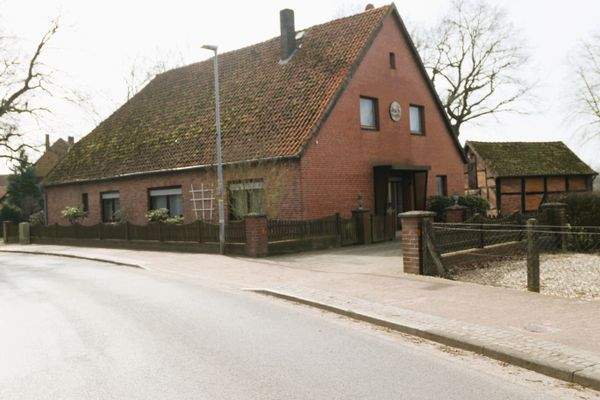 Hausansicht 1 von der Straße