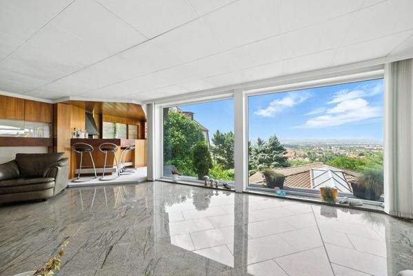 Altbau_Wohnbereich mit Bar