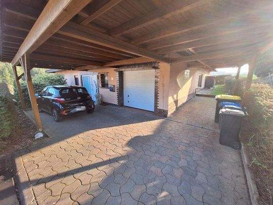 Überdachter Hof und Eingang