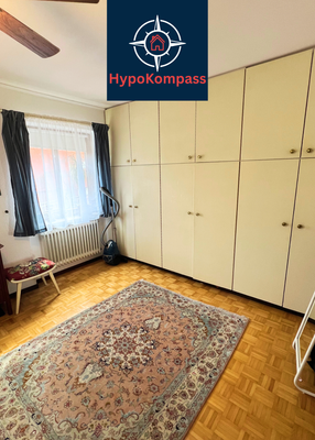 Schlafzimmer im Obergeschoss (2).png