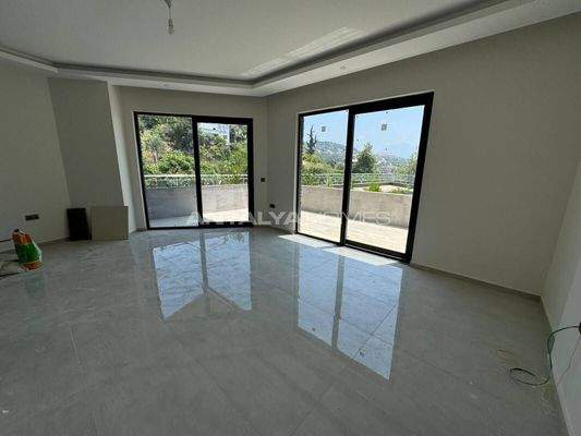 Luxury Real Estate with Swimming Pool in Alanya Center