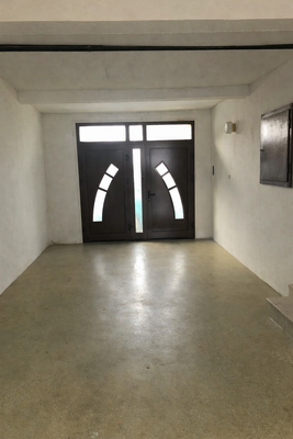 Garage - virtually staged