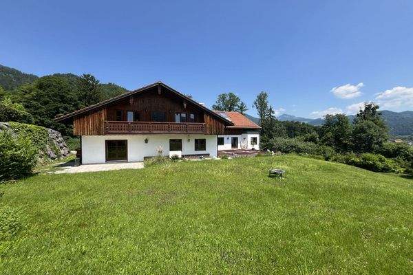 Hausrückseite vom Garten aus