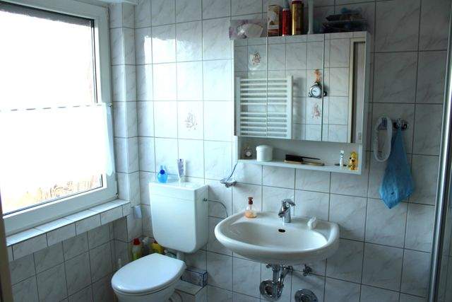 Ahlener Innenstadt, eine 2 Zimmerwohnung im 1.OG in der Nähe des Bahnhofs und des Gebrüder-Kerkmann-Platzes. - Photo 5