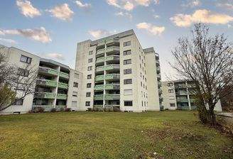 Garten-Gebäudeansicht