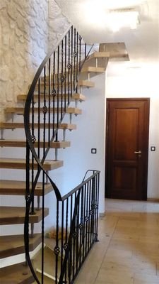 Flur und offene Treppe