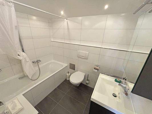 UG - neuwertiges Tageslichtbad