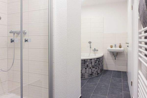 Bad Dusche und Wanne