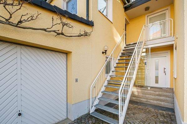 Zweiter Hauseingang und separater Zugang zur Einliegerwohnung