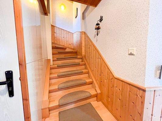 Treppe ins Obergeschoss 