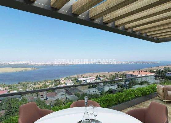 Lake-View Flats with Pool and Parking in İstanbul Avcılar