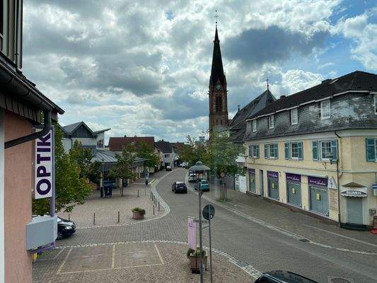 Ausblick auf den Marktplatz  / Kirche 