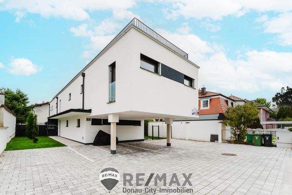 Bild 15 Ausblick mit Parkplätzen ETW 5020 Salzburg