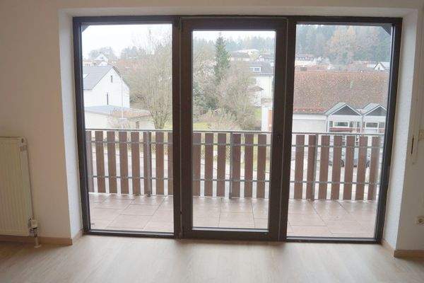 ... Wohnzimmerbereich mit Zugang zum  Balkon