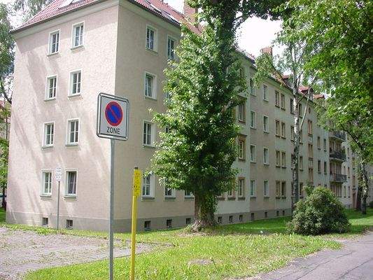 FM105 Fassade straßenseitig 01.jpg