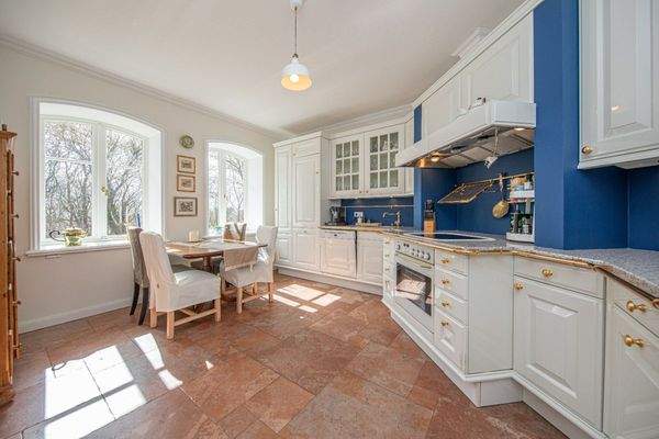 Großzügige Wohnküche...