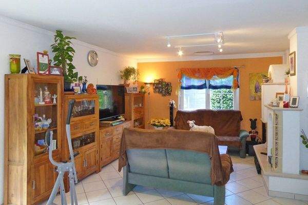 Wohnzimmer mit Kachelofen