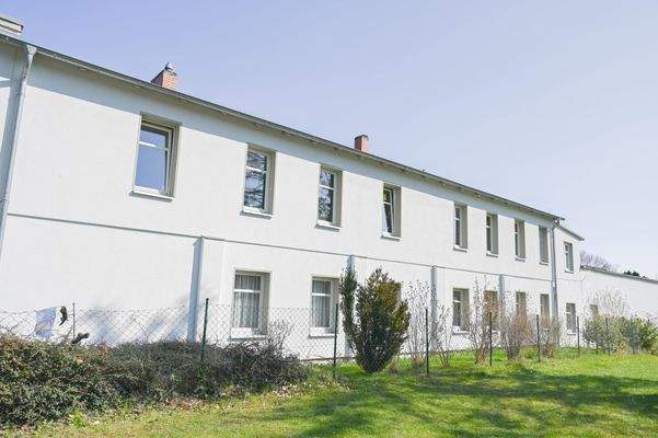 Rückansicht Mehrfamilienhaus