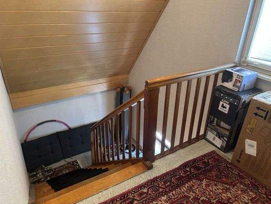 Treppenhaus/Zugang zum DG