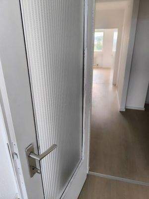 Offene Tür zum Flur