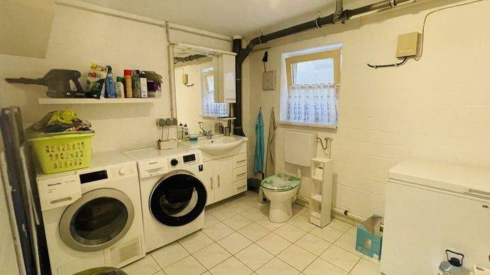 Waschküche mit WC im Keller