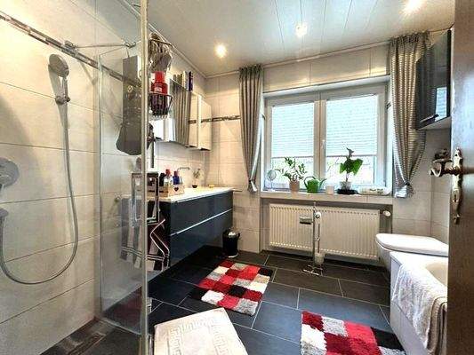 Badezimmer im Erdgeschoss