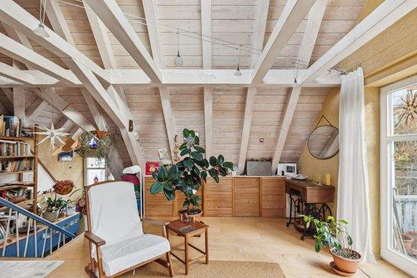 Studio mit Treppenaufgang