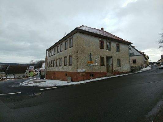 Mehrfamilienhaus_Vorderansicht von links