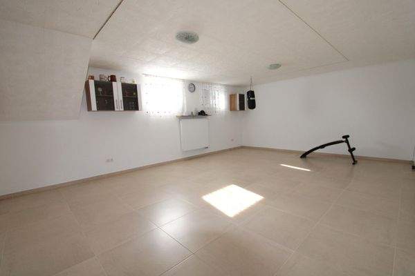 Hobbykeller im UG unter Garage