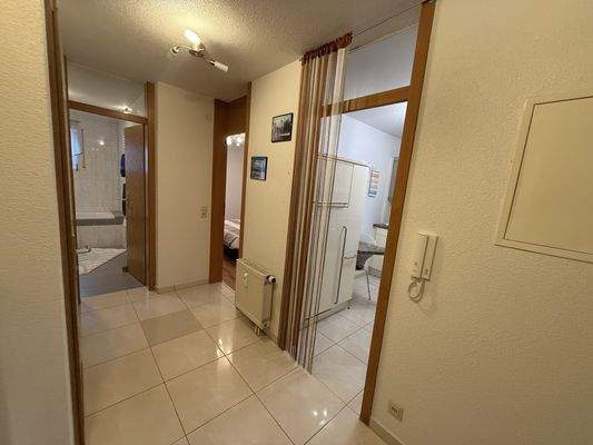 Flur hell mit Oberlicht