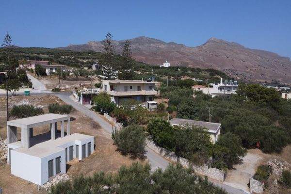 Kreta, Kissamos: Halbfertiges Haus mit Blick auf Meer und Berge zu verkaufen