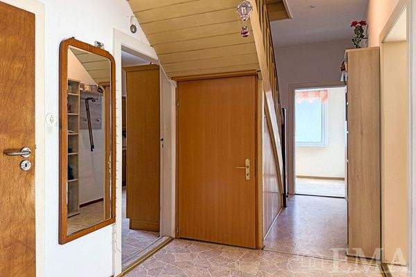 Flur mit Kellerzugang