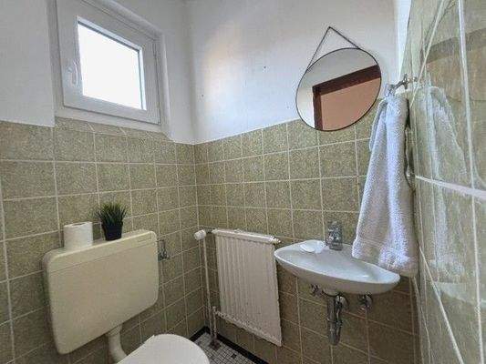 Gäste-WC mit Tageslichtfenster