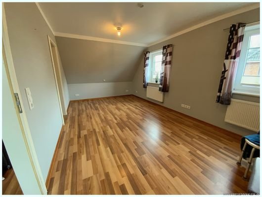großes Zimmer oben