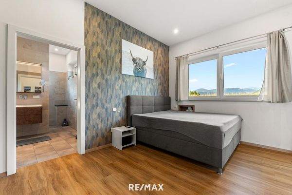 Zimmer mit Badezimmer en suite + Schrankraum