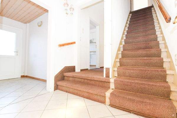 EG - Treppenaufgang ins Dachgeschoss