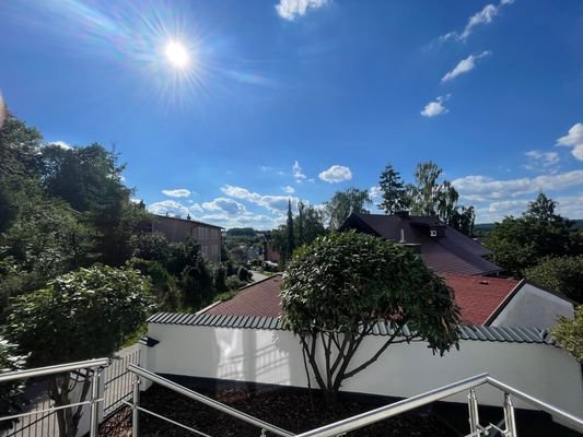 Ausblick Balkon Wohnzimmer.jpg