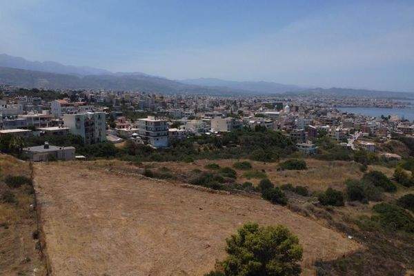 Kreta, Chania: Außergewöhnliches Grundstück mit Blick auf die Stadt und das Meer im Stadtteil Halepa zu verkaufen