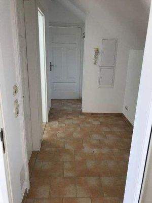 Der Flur mit Blick zur Eingangstür