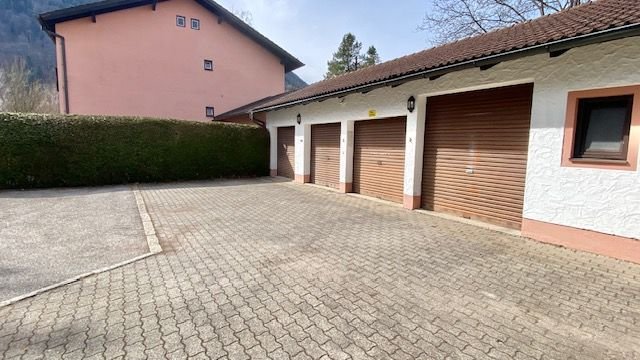 Vorplatz d. Garagen.jpg