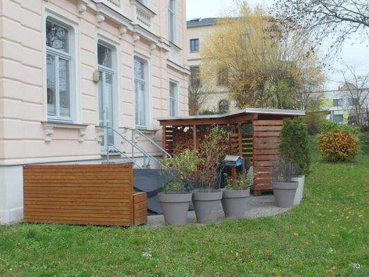 Terrasse und Gartenanteil