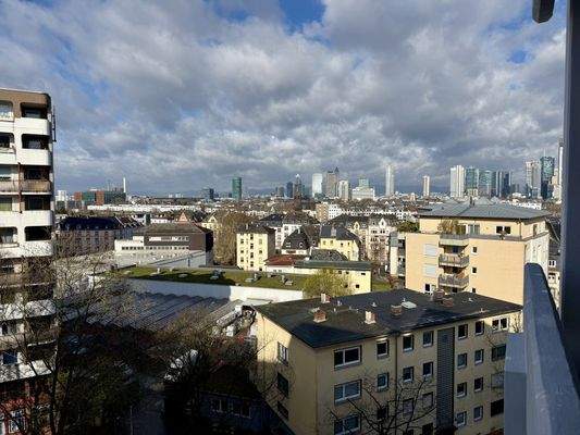 Skyline-Blick vom Balkon