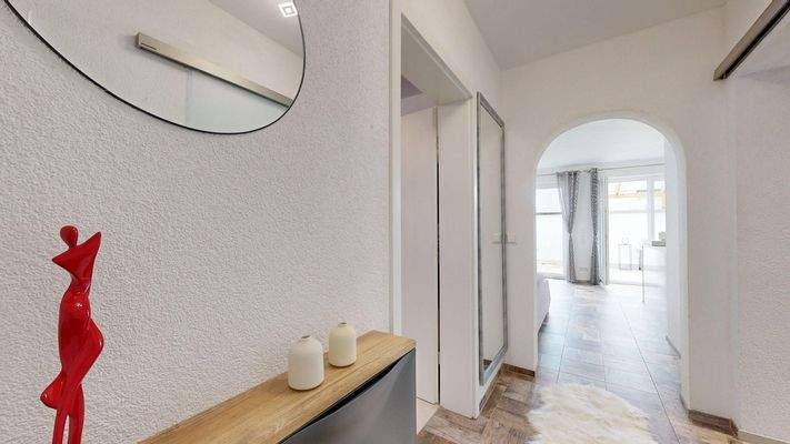 Helle Diele mit viel Tageslicht