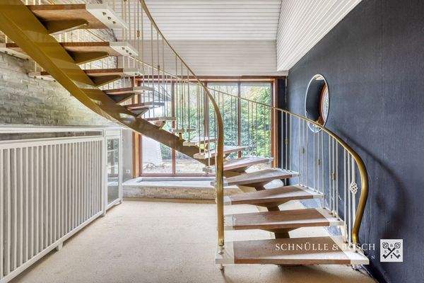 Mondäne Treppe ins Dachgeschoss