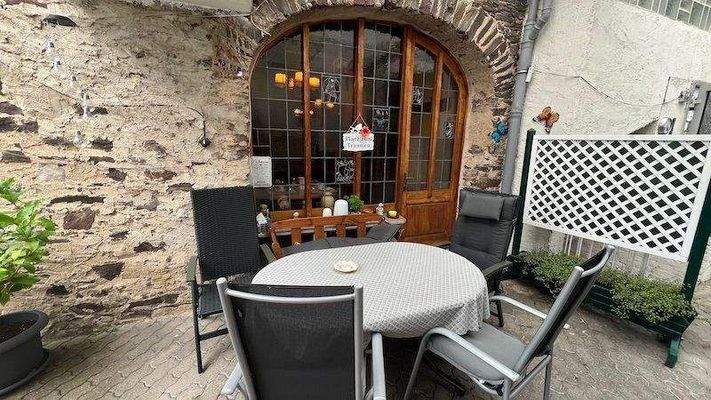 Sitzgelegenheit im Hof