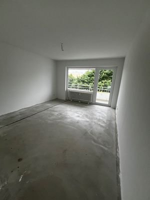 Wohnzimmer Blick zum Balkon