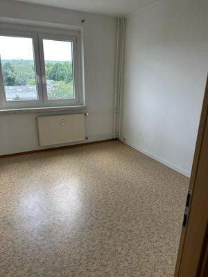 Helles, leeres Zimmer