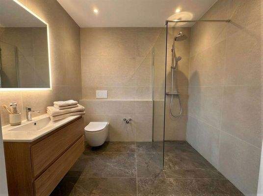 Badezimmer (KI-unterstützt) 